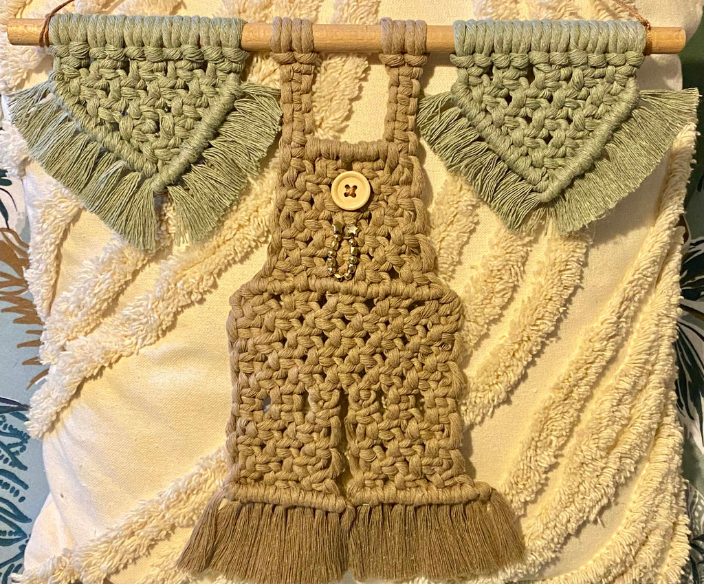 SALOPETTE et ses 2 suspensions en macramé - Décoration chambre d'enfant