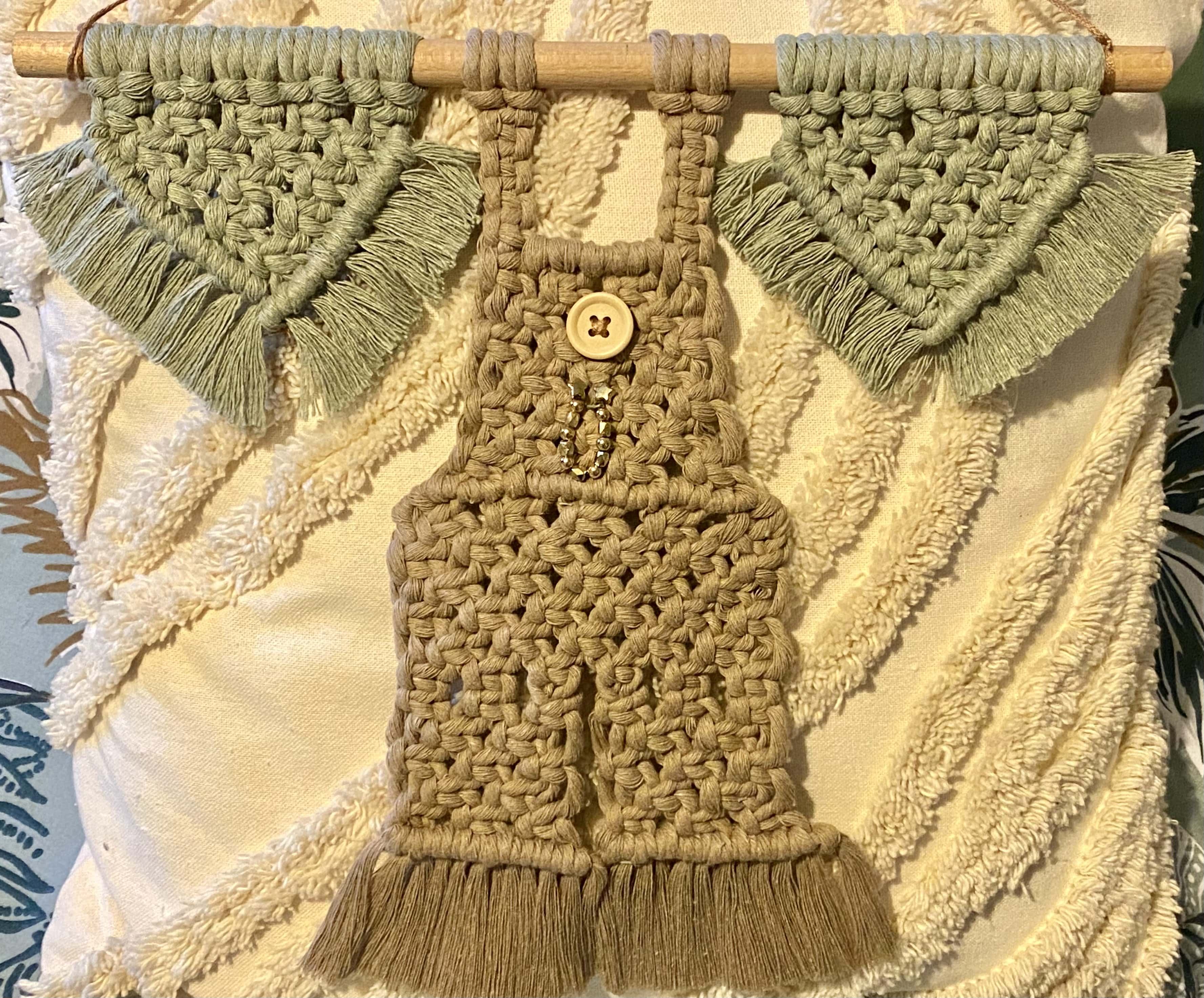 SALOPETTE et ses 2 suspensions en macramé - Décoration chambre d'enfant