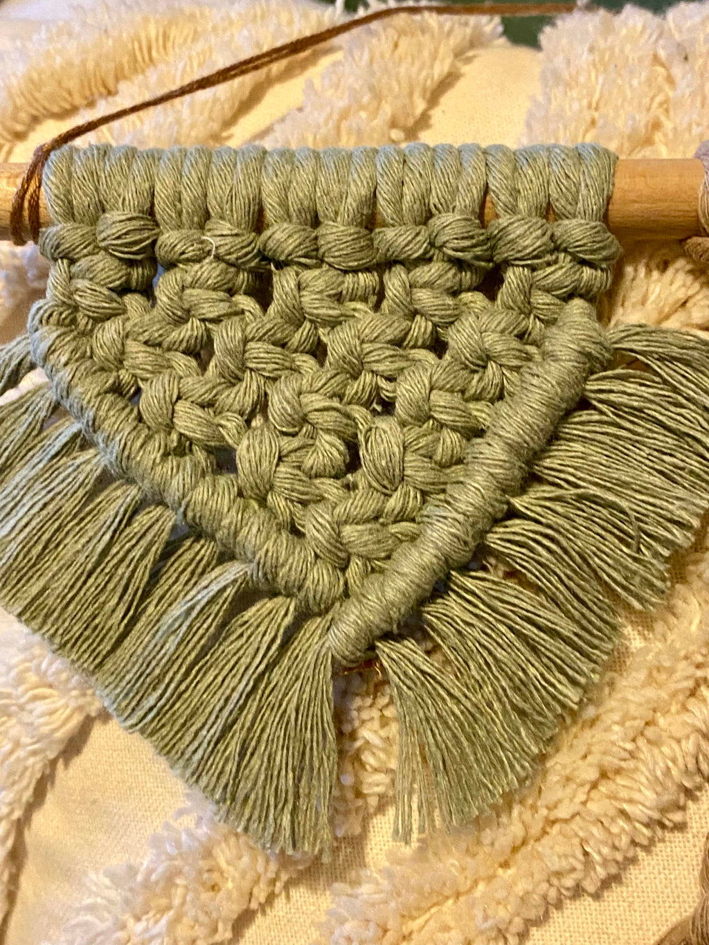 SALOPETTE et ses 2 suspensions en macramé - Décoration chambre d'enfant